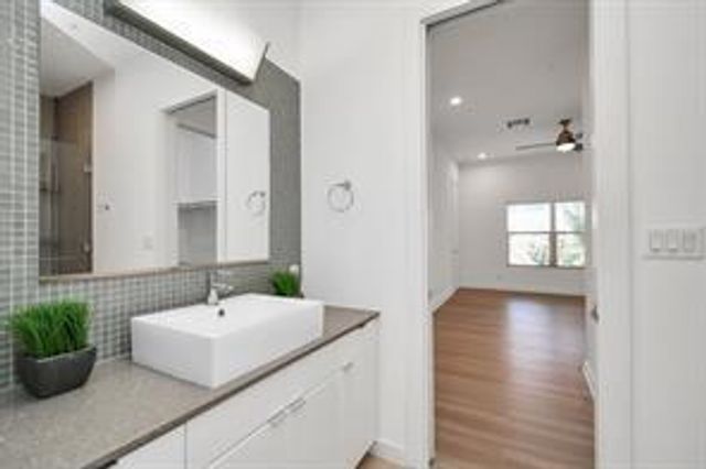 207 Pierce Street 301, Houston, TX 77002