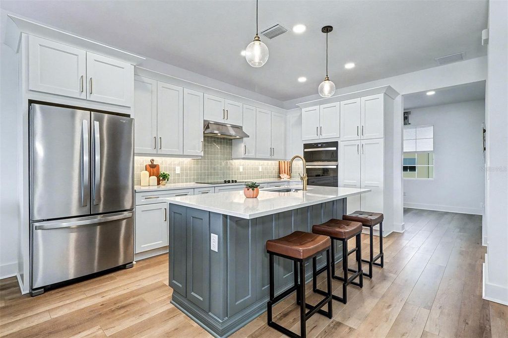 Image 15 of property listing at 9936 KEY HAVEN ROAD, Seminole, FL 33777