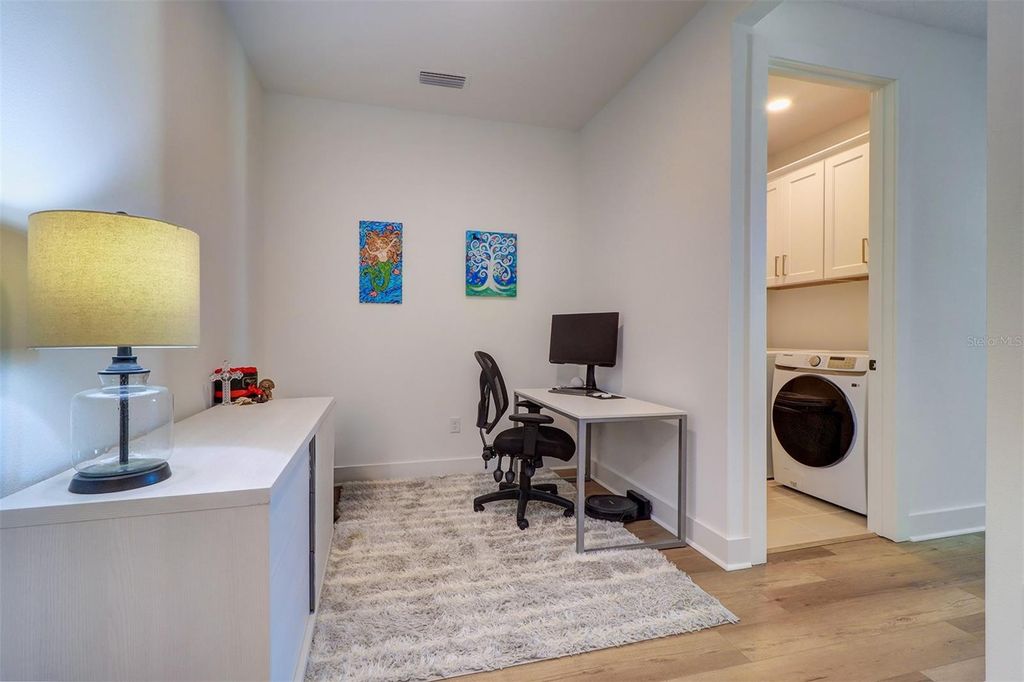 Image 21 of property listing at 9936 KEY HAVEN ROAD, Seminole, FL 33777