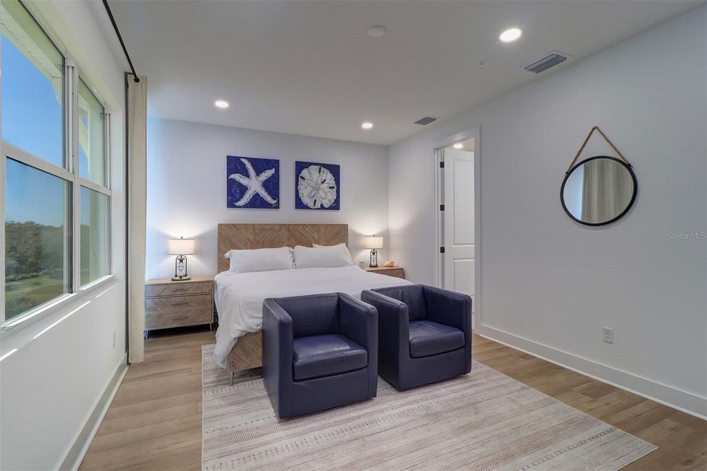 Image 24 of property listing at 9936 KEY HAVEN ROAD, Seminole, FL 33777