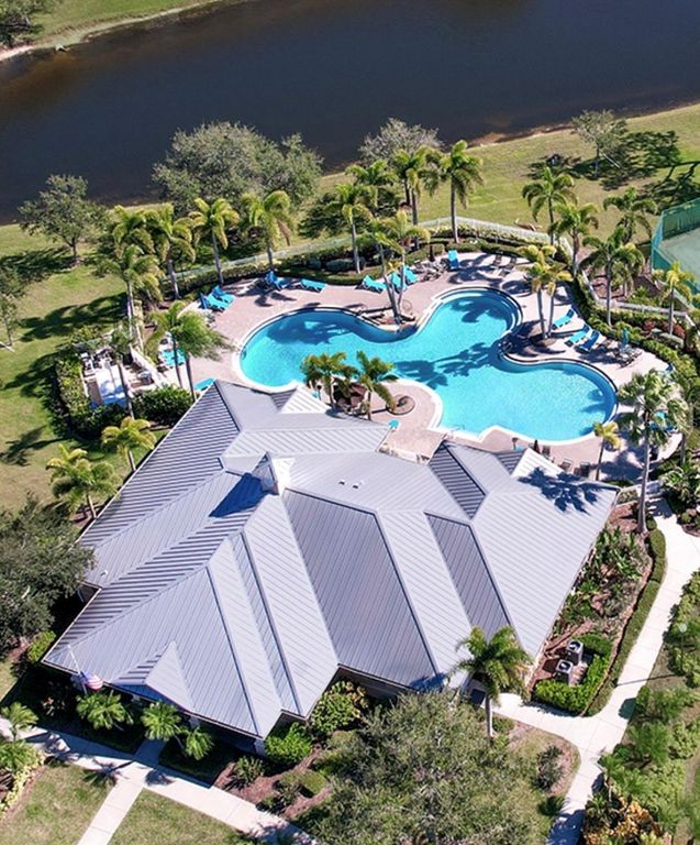 Image 37 of property listing at 9936 KEY HAVEN ROAD, Seminole, FL 33777