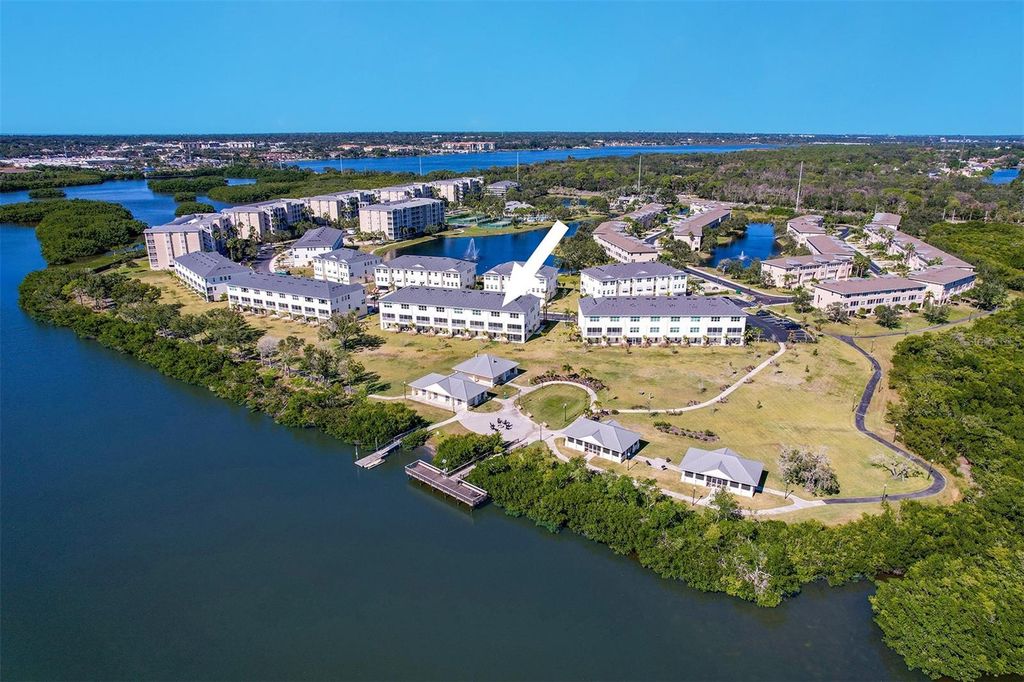 Image 38 of property listing at 9936 KEY HAVEN ROAD, Seminole, FL 33777