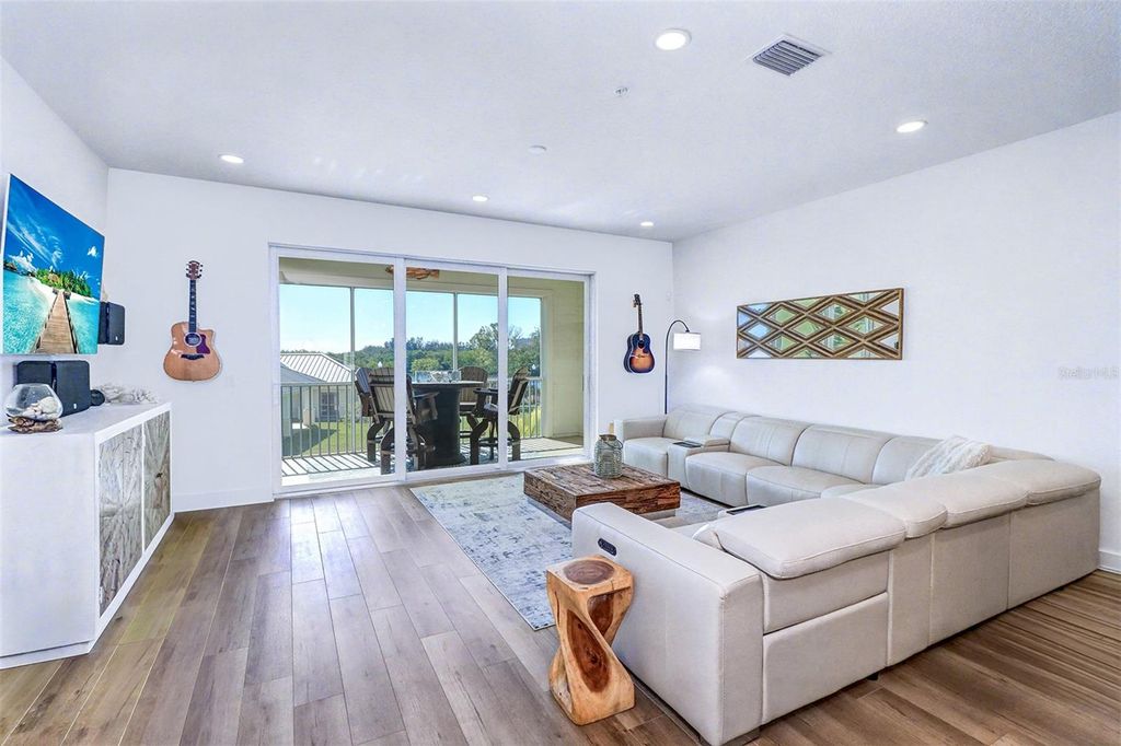 Image 5 of property listing at 9936 KEY HAVEN ROAD, Seminole, FL 33777