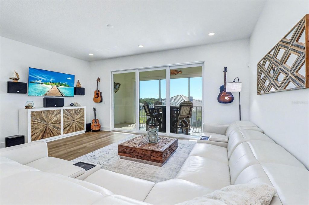 Image 6 of property listing at 9936 KEY HAVEN ROAD, Seminole, FL 33777