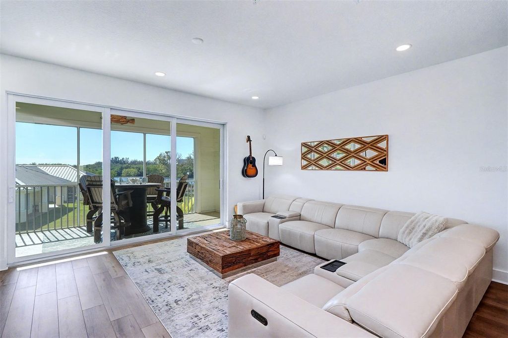 Image 7 of property listing at 9936 KEY HAVEN ROAD, Seminole, FL 33777