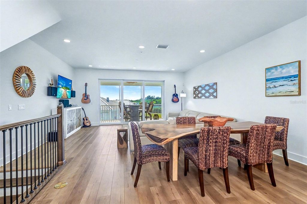 Image 9 of property listing at 9936 KEY HAVEN ROAD, Seminole, FL 33777