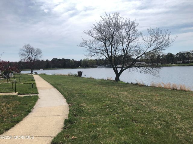 653F Plymouth Drive, Lakewood, NJ 08701