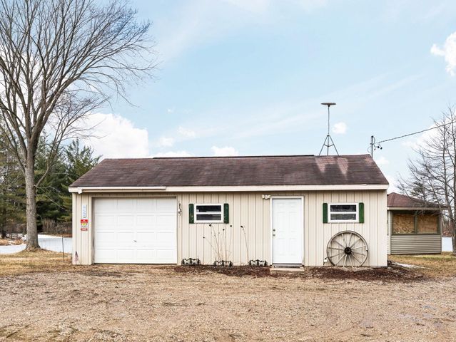 89 River Drive, Merritt, MI 49667