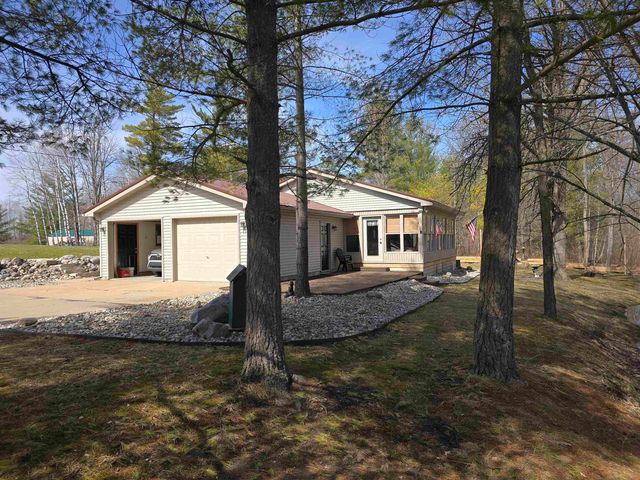 89 River Drive, Merritt, MI 49667