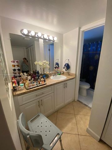 310 Fontainebleau Blvd 506, Miami, FL 33172