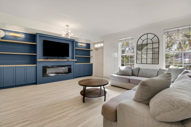 112 Wentworth Court, Jupiter, FL 33458