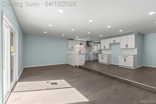 24369 Melody Lane, Taylor, MI 48180