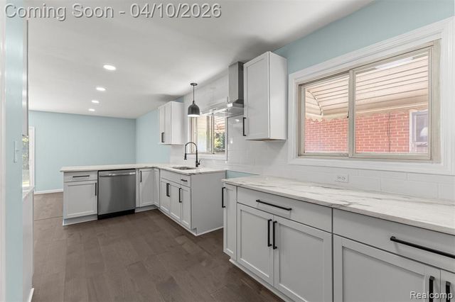 24369 Melody Lane, Taylor, MI 48180