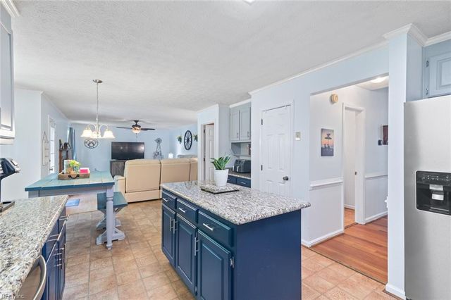 111 Hedgerow LN, Yorktown, VA 23693