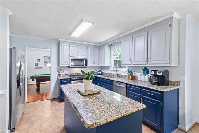 111 Hedgerow LN, Yorktown, VA 23693