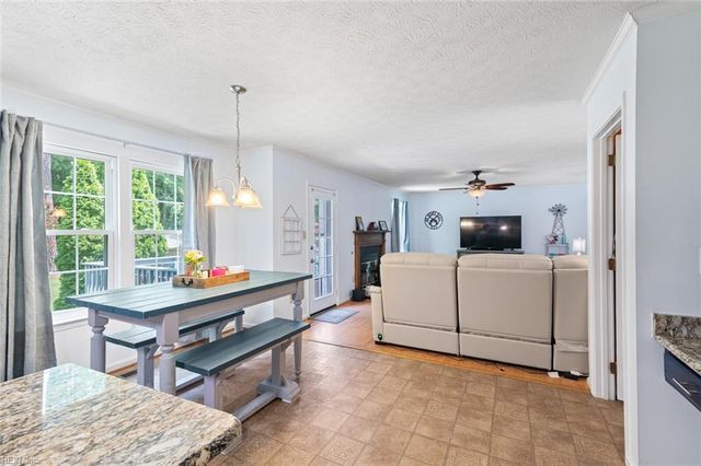 111 Hedgerow LN, Yorktown, VA 23693