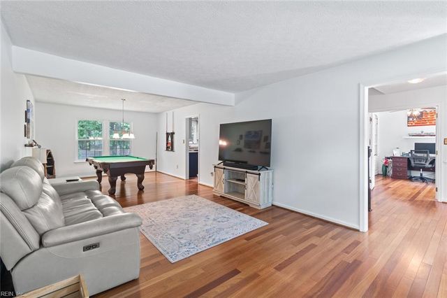 111 Hedgerow LN, Yorktown, VA 23693