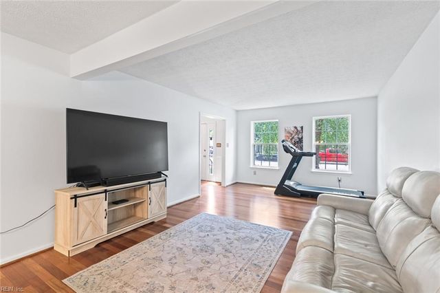 111 Hedgerow LN, Yorktown, VA 23693
