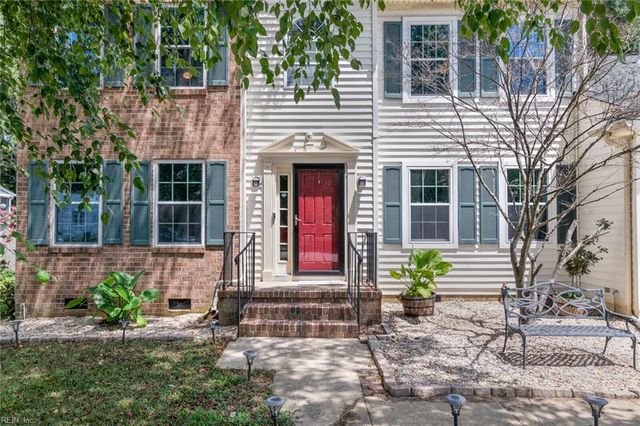 111 Hedgerow LN, Yorktown, VA 23693