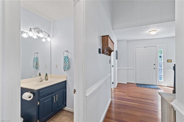 111 Hedgerow LN, Yorktown, VA 23693