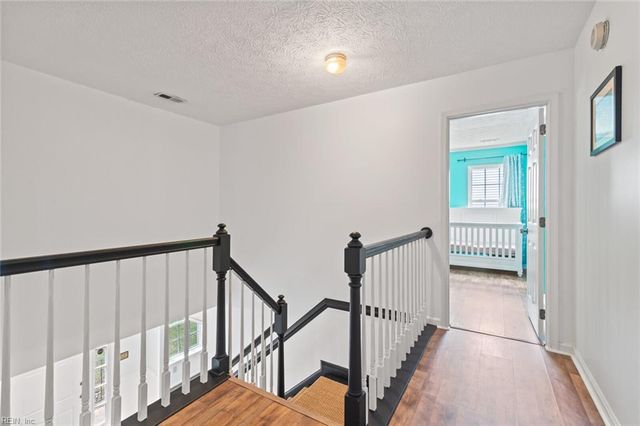 111 Hedgerow LN, Yorktown, VA 23693