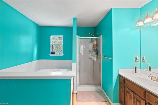 111 Hedgerow LN, Yorktown, VA 23693