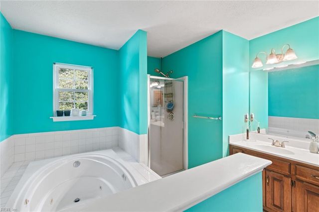 111 Hedgerow LN, Yorktown, VA 23693