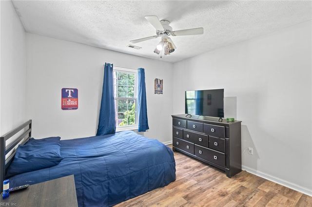 111 Hedgerow LN, Yorktown, VA 23693