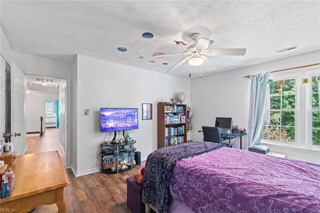 111 Hedgerow LN, Yorktown, VA 23693