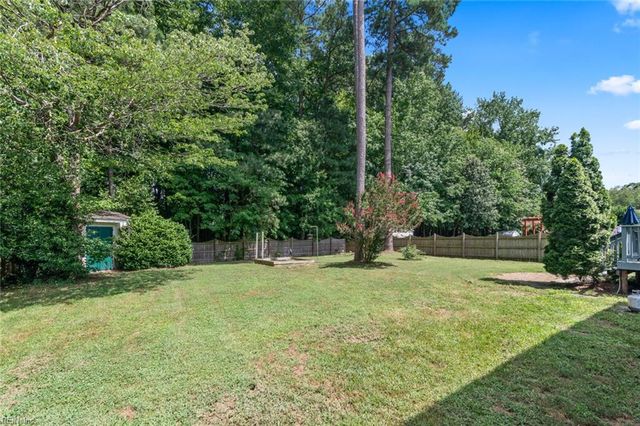 111 Hedgerow LN, Yorktown, VA 23693