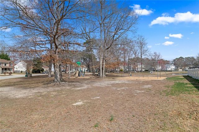 111 Hedgerow LN, Yorktown, VA 23693