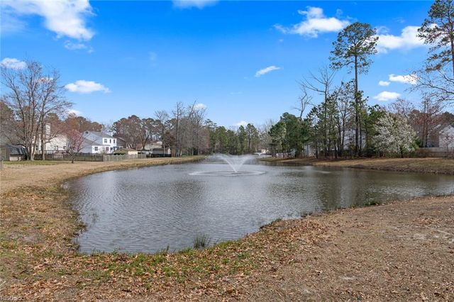 111 Hedgerow LN, Yorktown, VA 23693
