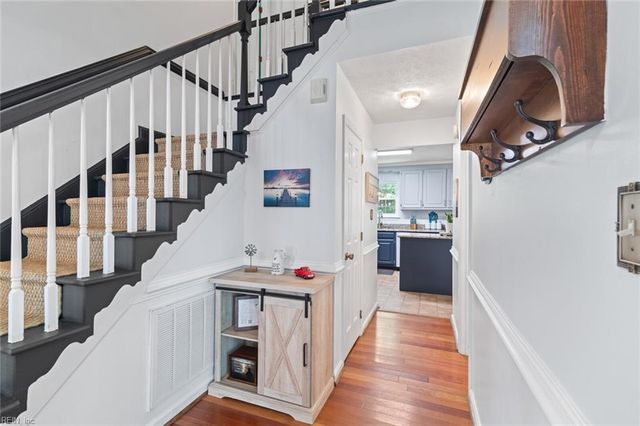 111 Hedgerow LN, Yorktown, VA 23693