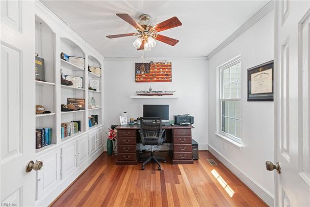 111 Hedgerow LN, Yorktown, VA 23693