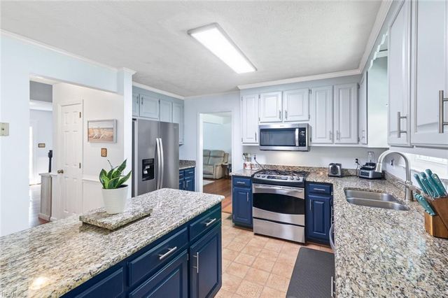 111 Hedgerow LN, Yorktown, VA 23693