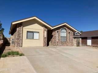 2105 Lyman Dutton Circle, El Paso, TX 79936