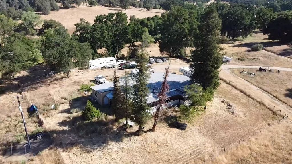 Image 10 of property listing at 50871 Road 200, O Neals, CA 93645