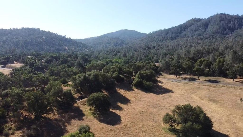 Image 16 of property listing at 50871 Road 200, O Neals, CA 93645