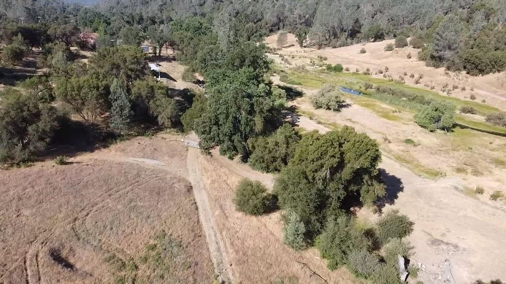 Image 17 of property listing at 50871 Road 200, O Neals, CA 93645
