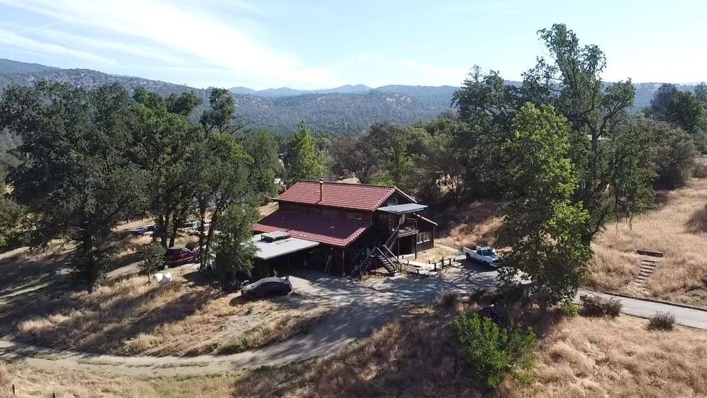 Image 2 of property listing at 50871 Road 200, O Neals, CA 93645