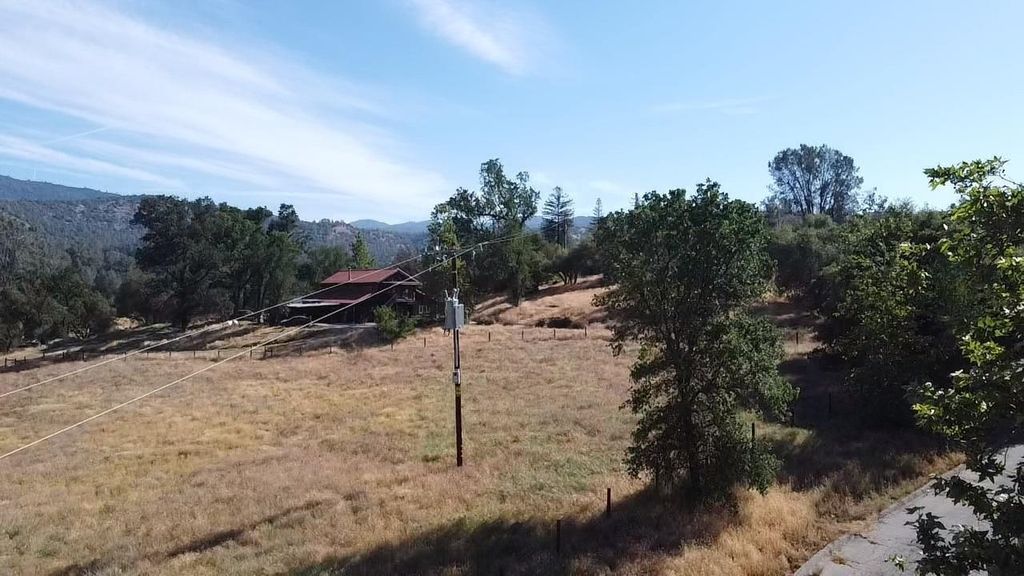 Image 3 of property listing at 50871 Road 200, O Neals, CA 93645