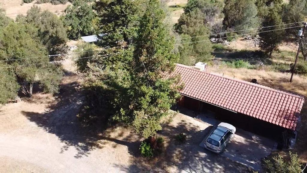 Image 5 of property listing at 50871 Road 200, O Neals, CA 93645