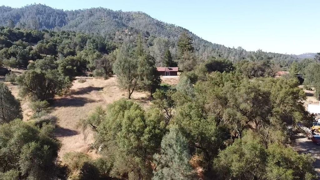 Image 7 of property listing at 50871 Road 200, O Neals, CA 93645