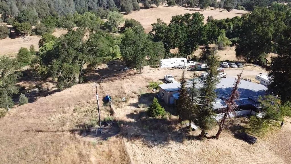 Image 9 of property listing at 50871 Road 200, O Neals, CA 93645
