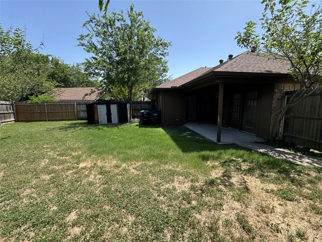 453 Little Valley Court, Fort Worth, TX 76108
