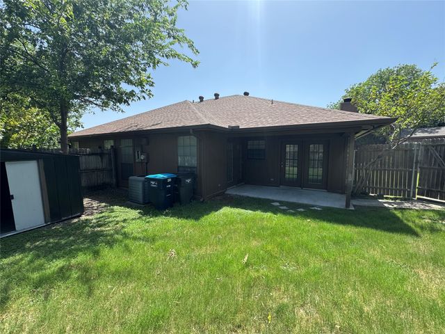 453 Little Valley Court, Fort Worth, TX 76108