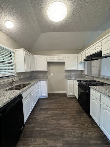 453 Little Valley Court, Fort Worth, TX 76108