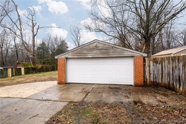 209 McConnell Drive, New Albany, IN 47150