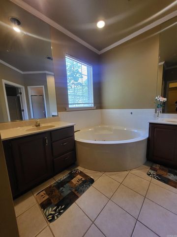 2604 Michael Lane, Jonesboro, AR 72404
