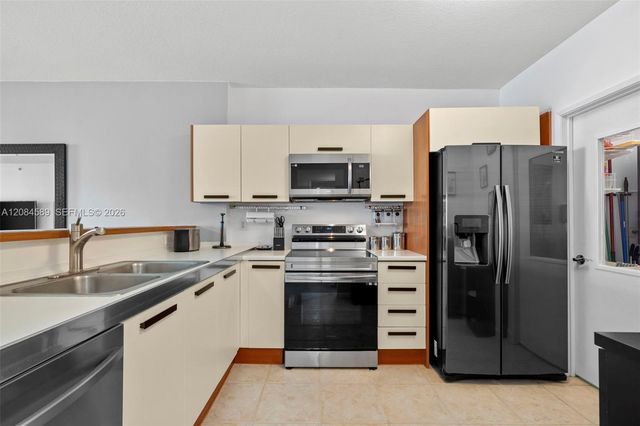 18100 N Bay Road 308, Sunny Isles Beach, FL 33160